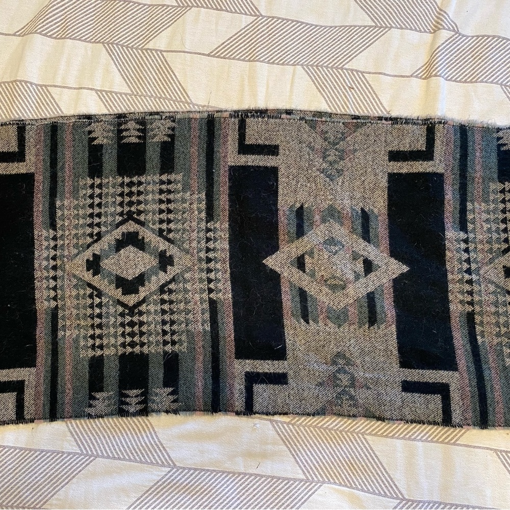 Geo pattern infinity scarf - Picture 2 of 3